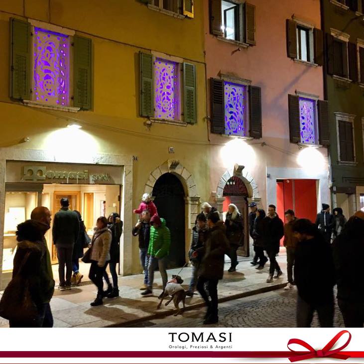 圣诞集市期间我们特伦托简直是人山人海。每年的十二月份意大利各地的游客们冲到我们这里，滑雪度假，欢度圣