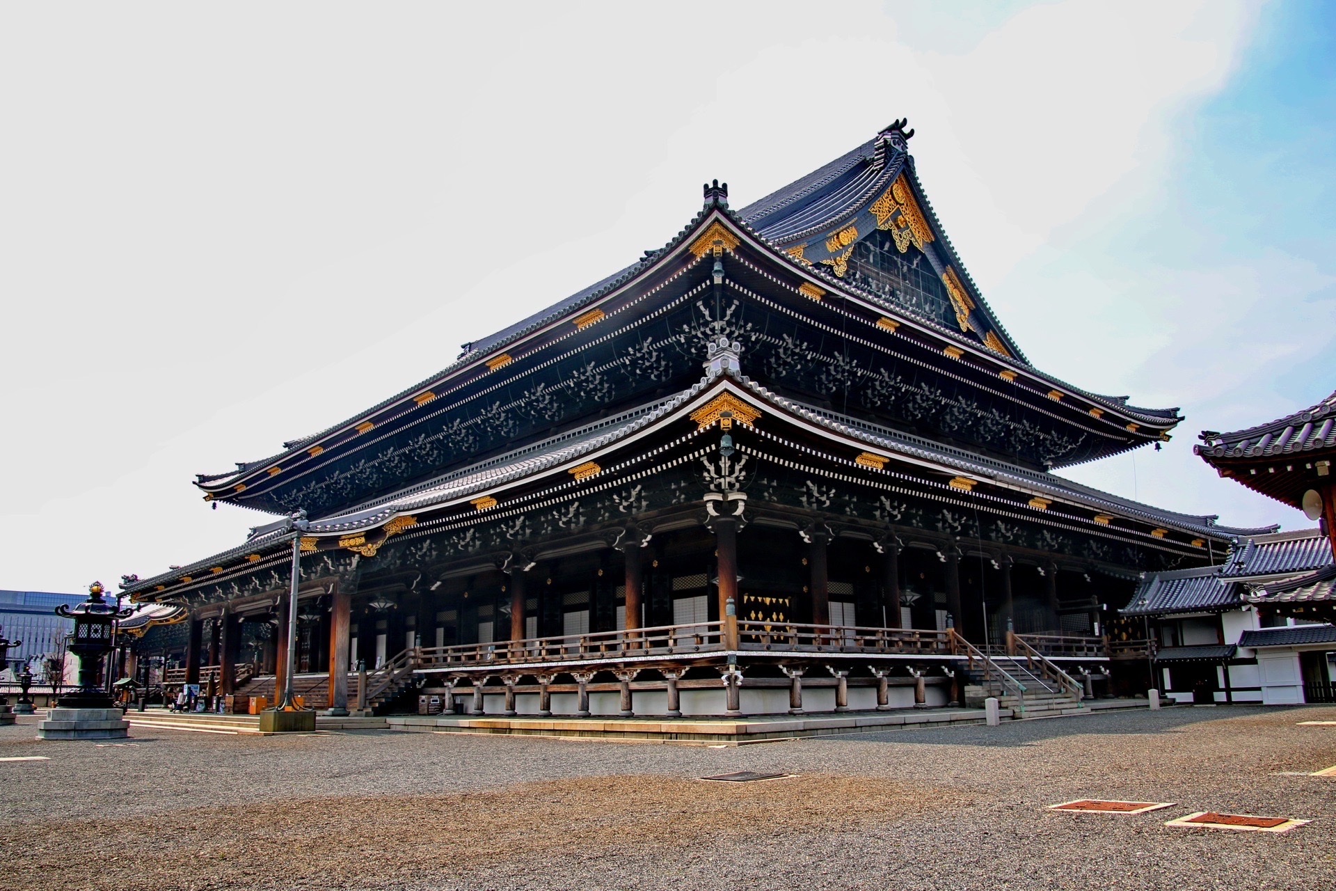 从西本愿寺分离出来的寺院。东本愿寺是净土真宗分支的最高庙宇，这是建立在接受自江户时代（1603-18