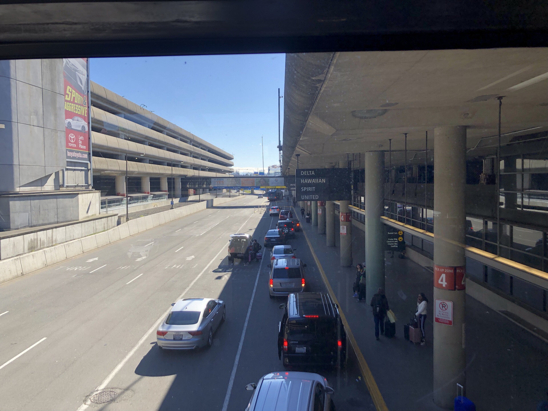 西雅图机场接人车道