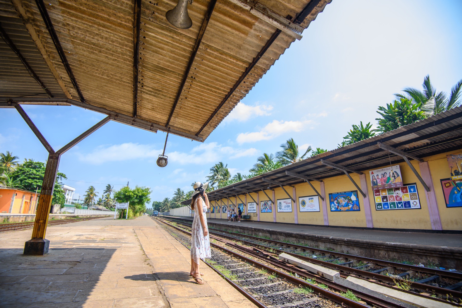 斯里兰卡去坐海边小火车的火车站哟