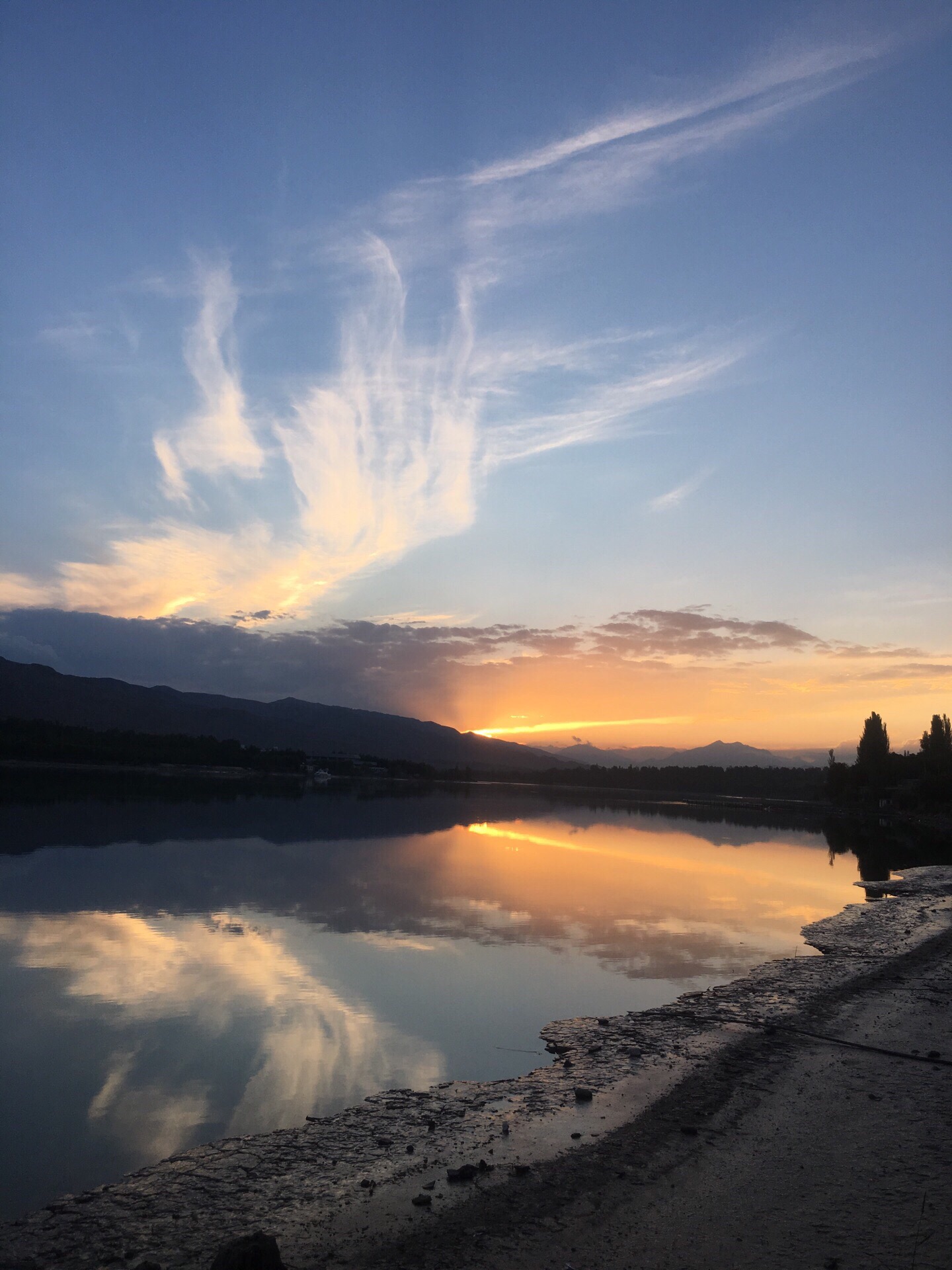 夕阳西下，断肠人在天涯