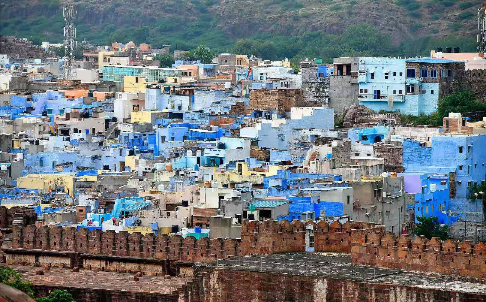 【印度焦特布尔】据说全球有两个著名的蓝城，一个是摩洛哥，另一个就是印度焦特布尔。 传说中是梵天的地盘