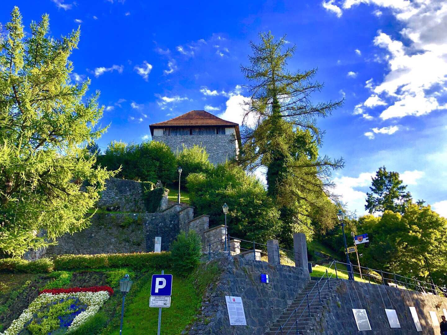 2019.🇸🇮卡姆尼克 - 街景：路过的斯洛文尼亚中世纪小镇，城堡、教堂、步行街、咖啡馆一点不少。游