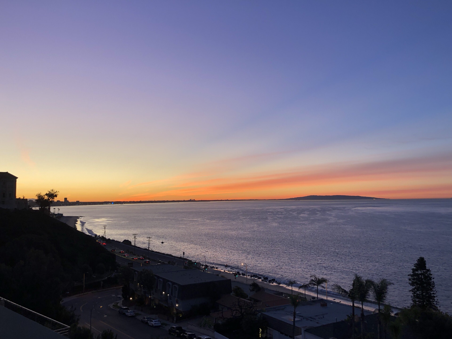刚到洛杉矶已经是凌晨就没有睡觉直接看到马里布海滩的日出景色美不美！