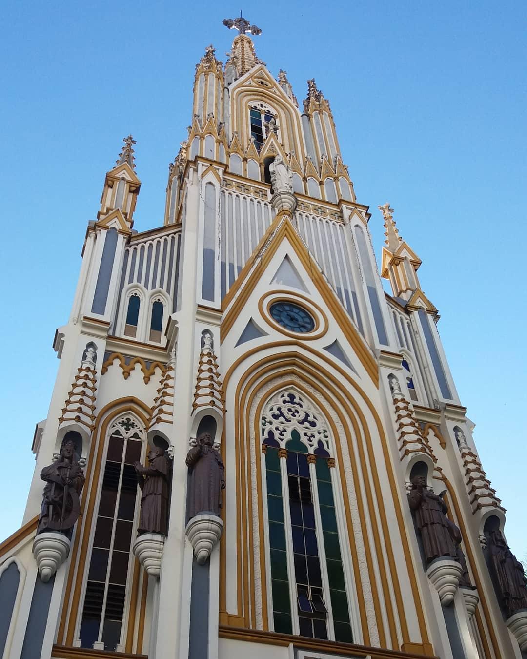 带你探寻网红打卡地，一间超级好看的大教堂    Basilica Nossa Senhora de 