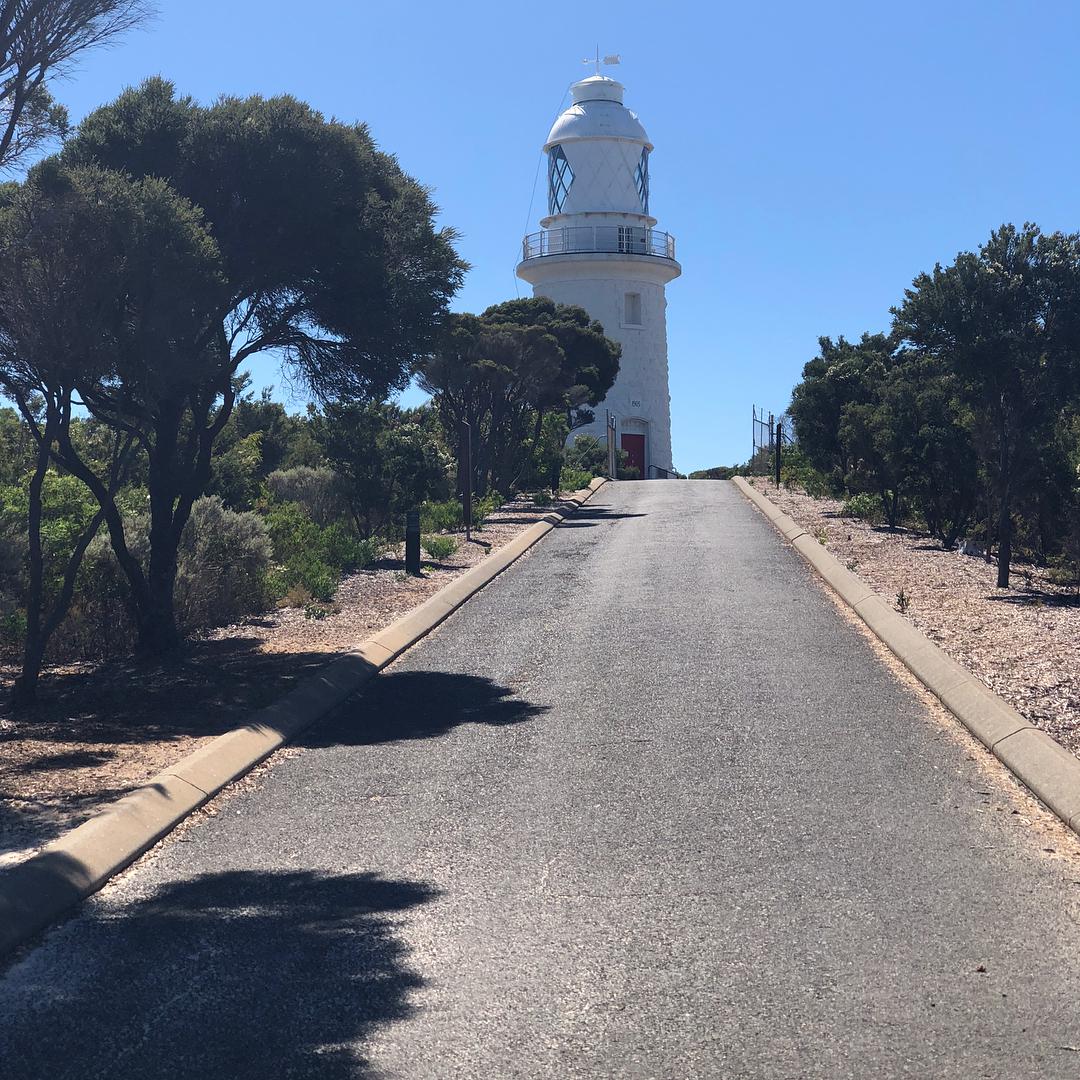 洁白的纳多鲁列斯角灯塔，海边的守护神  地址：Cape Naturaliste Road, Duns