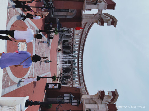 弗洛伦萨小镇风景美丽，人不太多，店员热情，满载而归，值得一去，最后一个图片的小哥哥接客啦💋💋💋💋