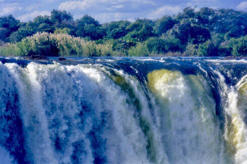 【伊瓜苏瀑布】 那年巴西🇧🇷和阿根廷🇦🇷南美之旅的重头戏是世界三大瀑布之一的伊瓜苏大瀑布，因此，我们