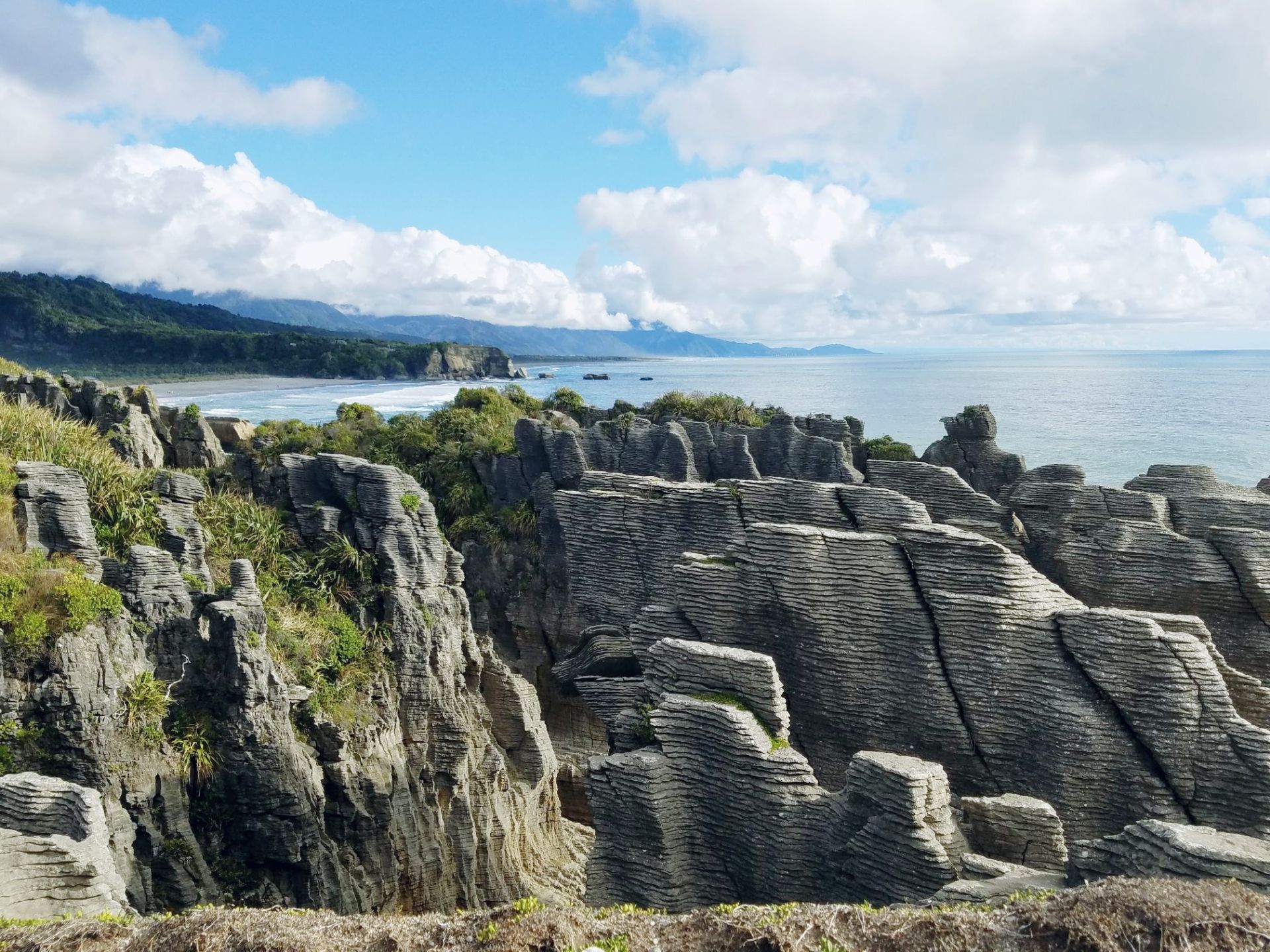 新西兰西海岸公路最著名的景点，是位于普纳凯基（PUNAKAIKI)的薄饼岩(PANCAKE ROCK