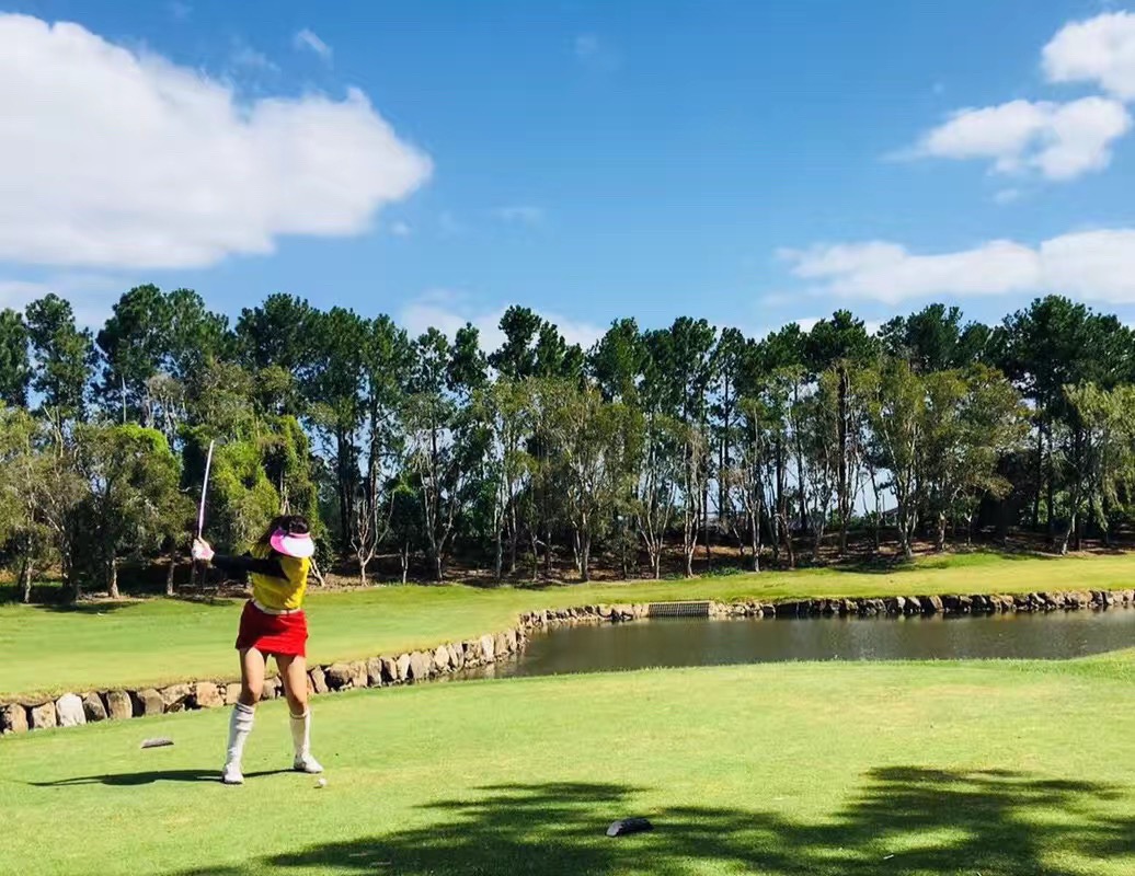2018年第一场球在RACV Royal Pines皇家松树高尔夫球场。它共有27洞，是澳大利亚PG