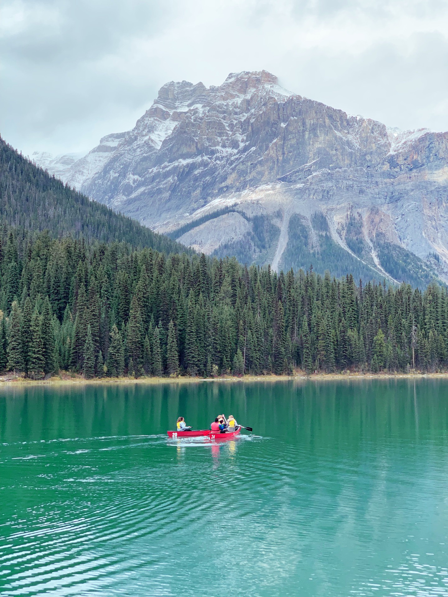 落基山下之翡翠剔透美—游加拿大幽鹤国家公园翡翠湖     翡翠湖emerald lake作为加拿大西