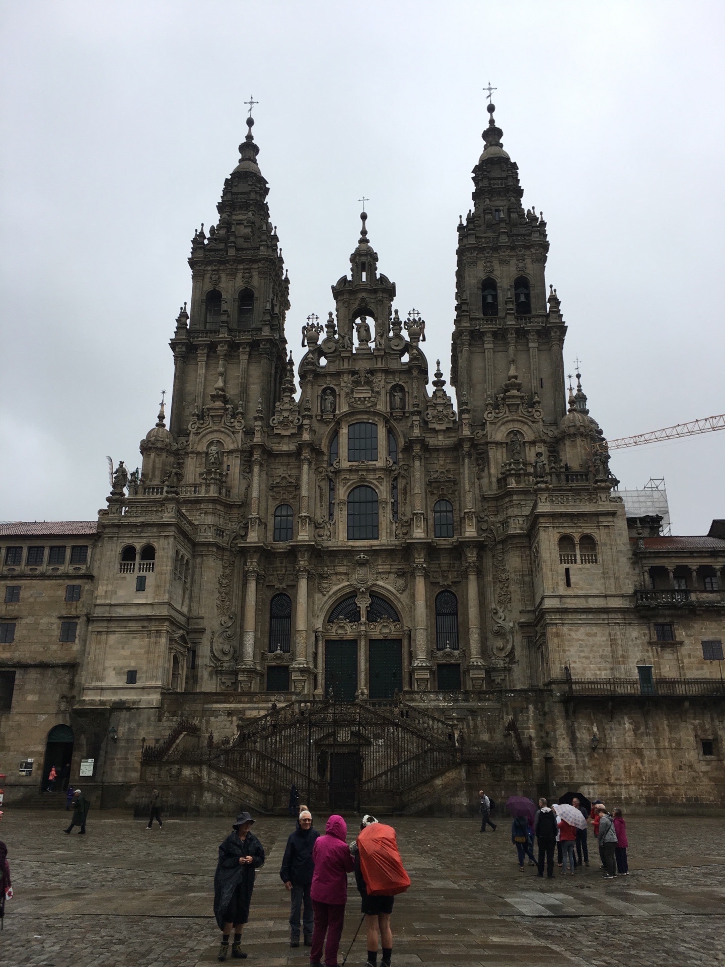 西班牙圣地亚哥德孔波斯特拉古城，相传耶稣十二门徒之一的圣雅各安葬于此，是天主教朝圣胜地之一。是欧洲第