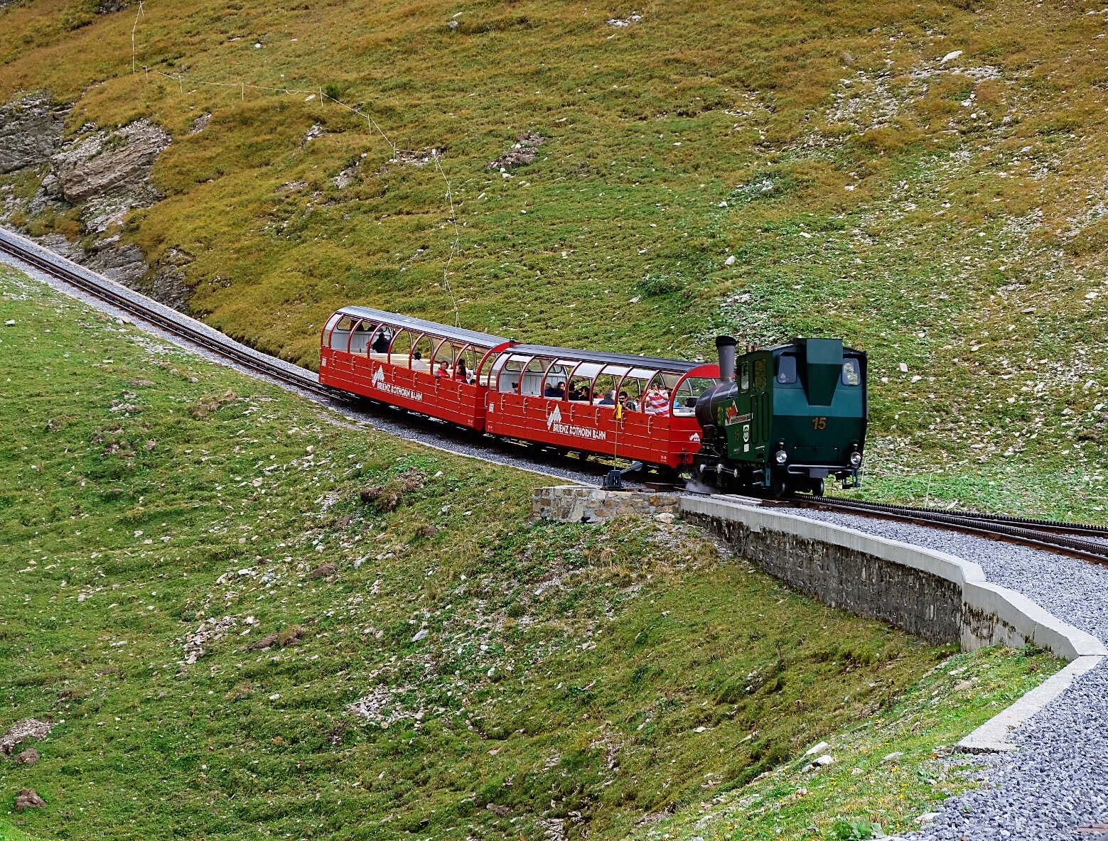 洛特峰  布里恩茨湖 瑞士最古老也是唯一在运营的蒸汽火车🚂🚂🚂 还在工作的老古董哦～ 保养的太好了～