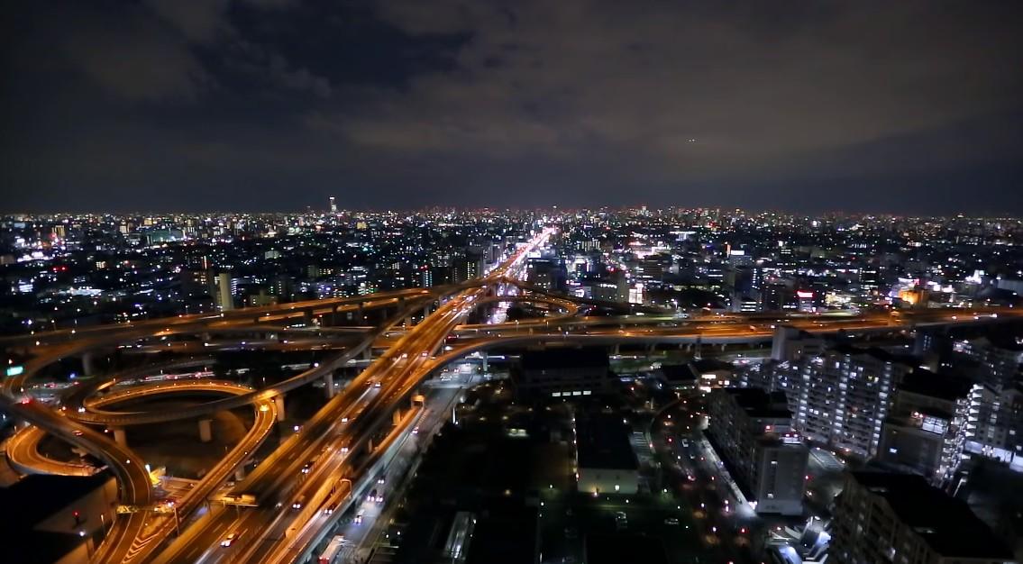 造型复杂的系统交流道：东大阪JCT超美夜景  东大阪JCT的夜景可以说是大阪的奇幻夜景之一。阪神高速