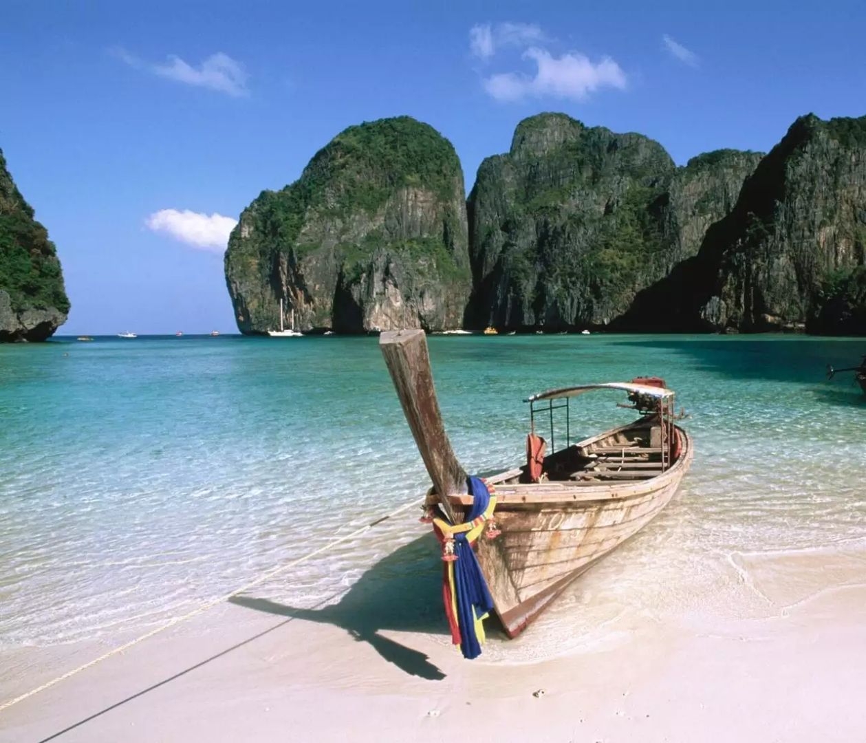 20160428 普吉岛位于印度洋安达曼海东南部，离泰国首都曼谷867公里，是泰国境内唯一受封为省级