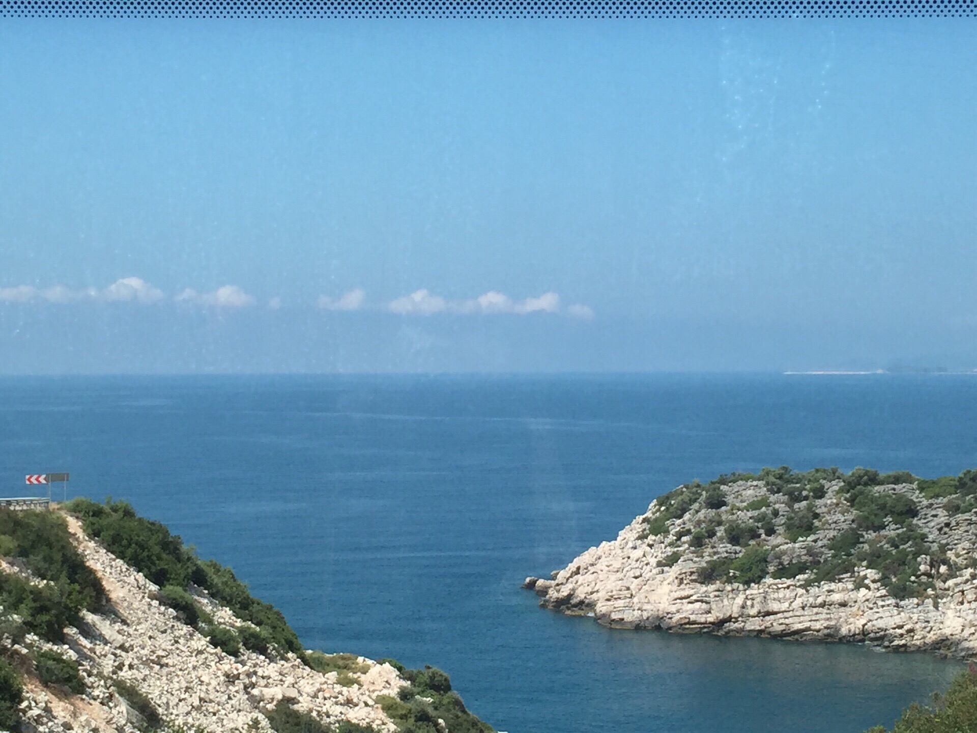 由安塔利亞出發 順著海岸線一路南行  一望無垠的地中海 以最優雅的藍色身影 歡迎我們～