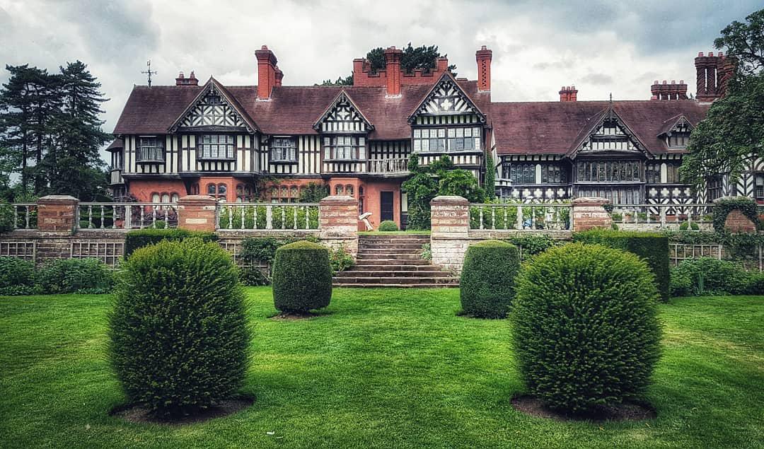 花园探秘—Wightwick Manor and Gardens  英国有许多著名的庄园，一般都是以