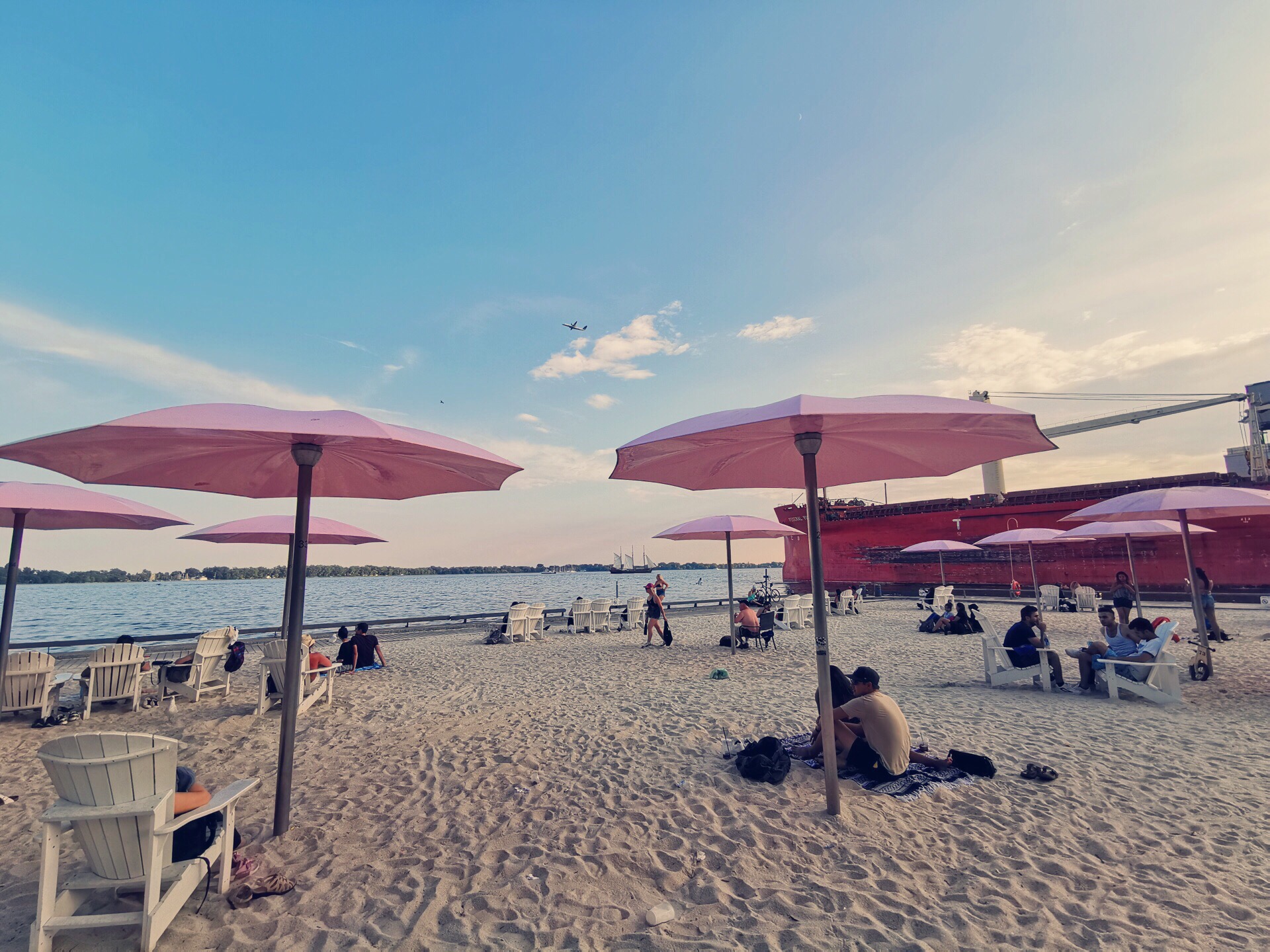 多伦多市区瞎晃悠，羡慕加国的悠闲和豁达，小众的城市粉红沙滩，网红打卡地！