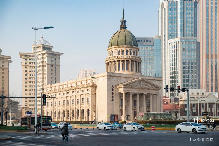 Five Avenue (Architectural diversity, historical residences)