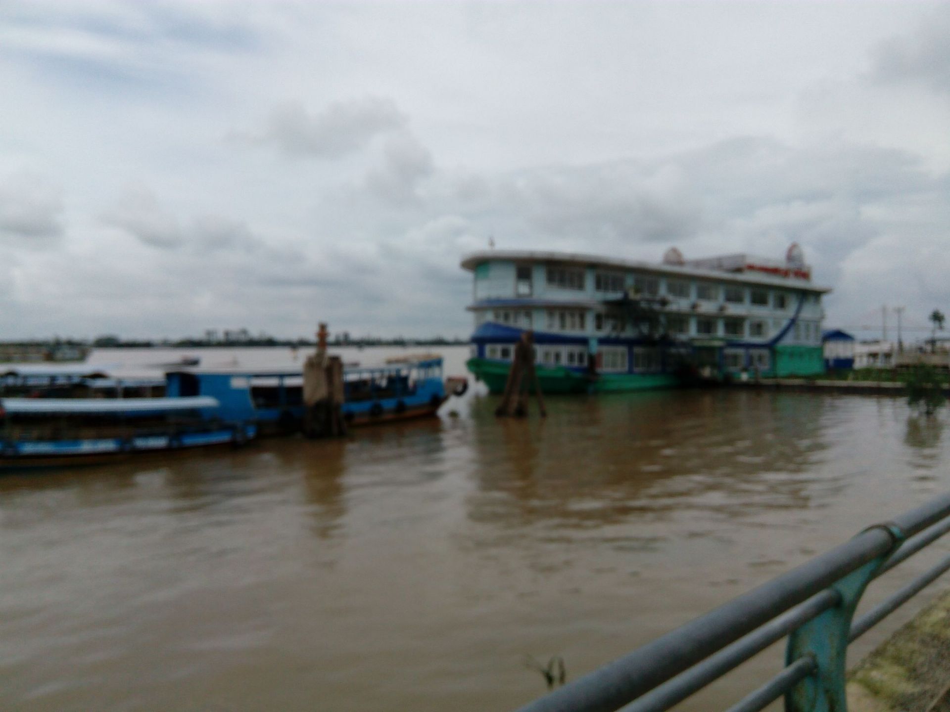 旅途中的美好时光（手机照片），2016年10月：胡志明市湄公河码头