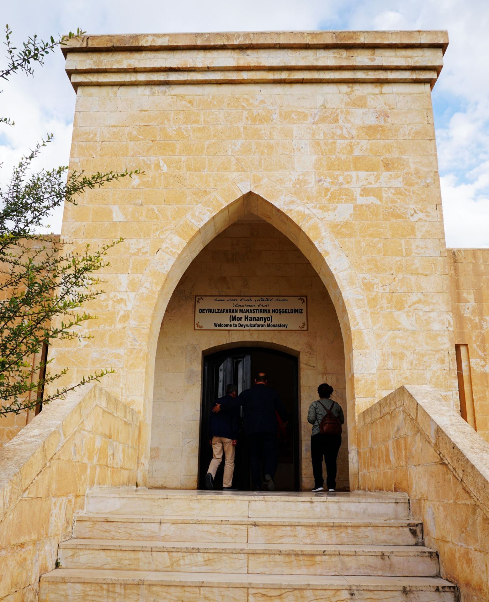 马尔丁Deyrulzafaran修道院曾是叙利亚东正教主教的教席所在，现在修道院旁边还有教长们的陵墓