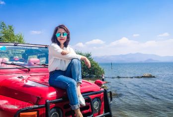 云南大理洱海旅拍一日游【吉普车+环洱海+底片全送+网红道具】【[边拍边玩]360°环洱海，全程自由行，随走随停，纯玩无购物，餐饮自选】