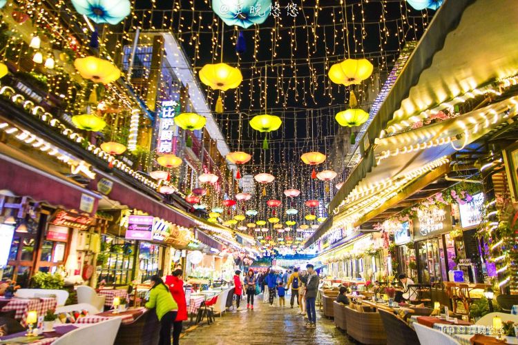 West Street (Vibrant cultural exchange, bustling nightlife)