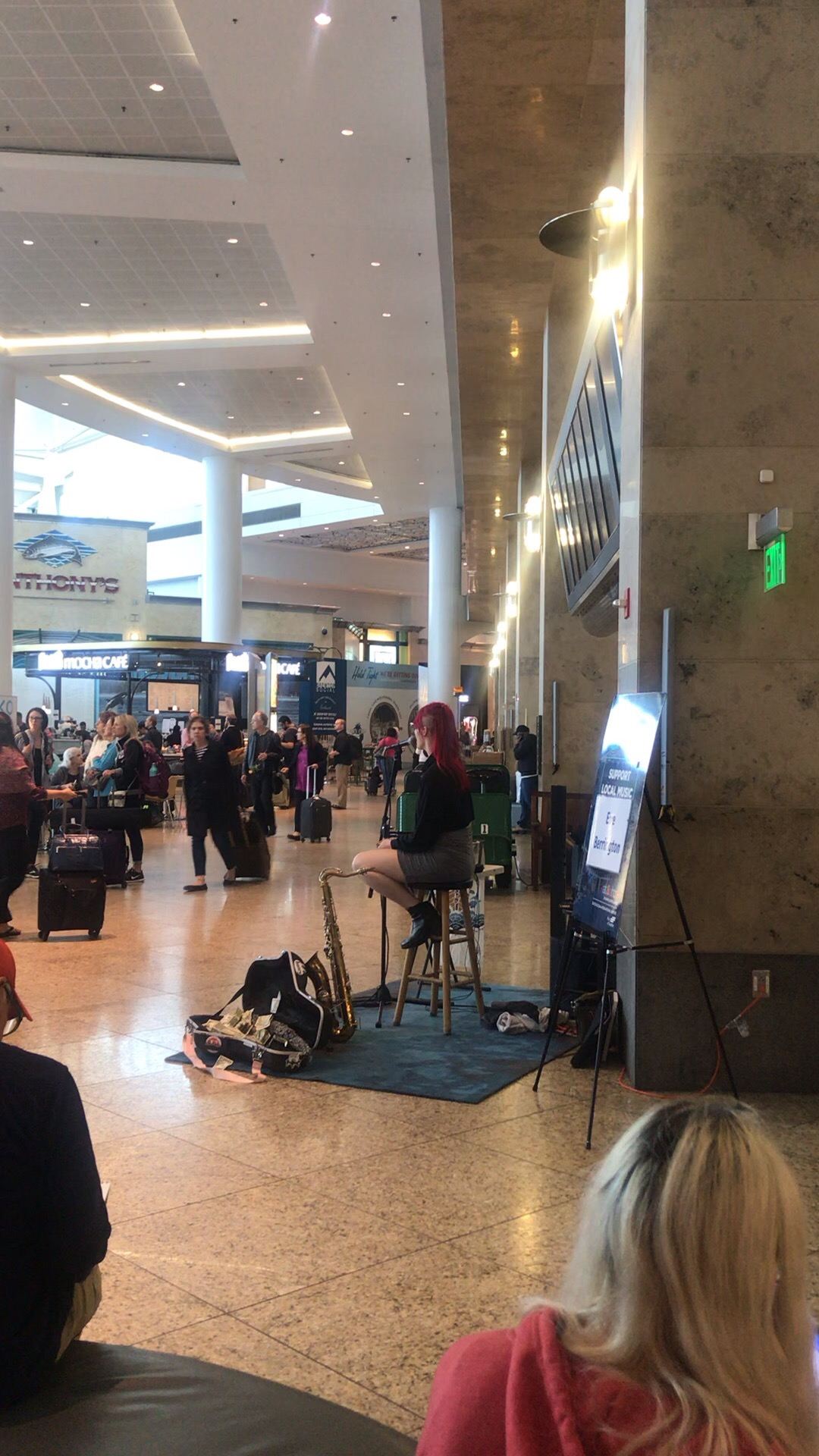 西雅图华盛顿机场街头艺人演出