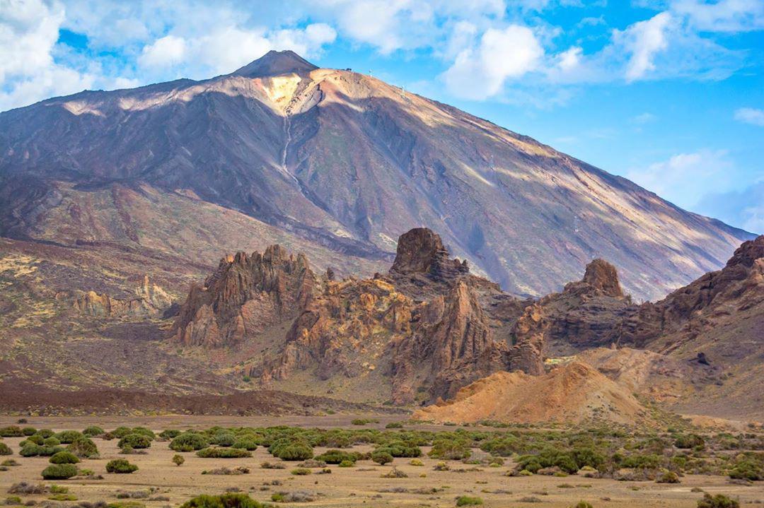 体验世界上最大的火火山和大西洋岛屿最高峰   🌏欧洲相对于亚洲来说，地势较为平坦宽阔，看惯了亚洲的蜿