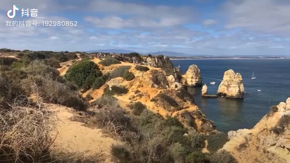 拉哥斯出海岩洞【Ponta da Piedade佩达德角】海岸沿线有很多海滩和景观，除了可以坐船游览