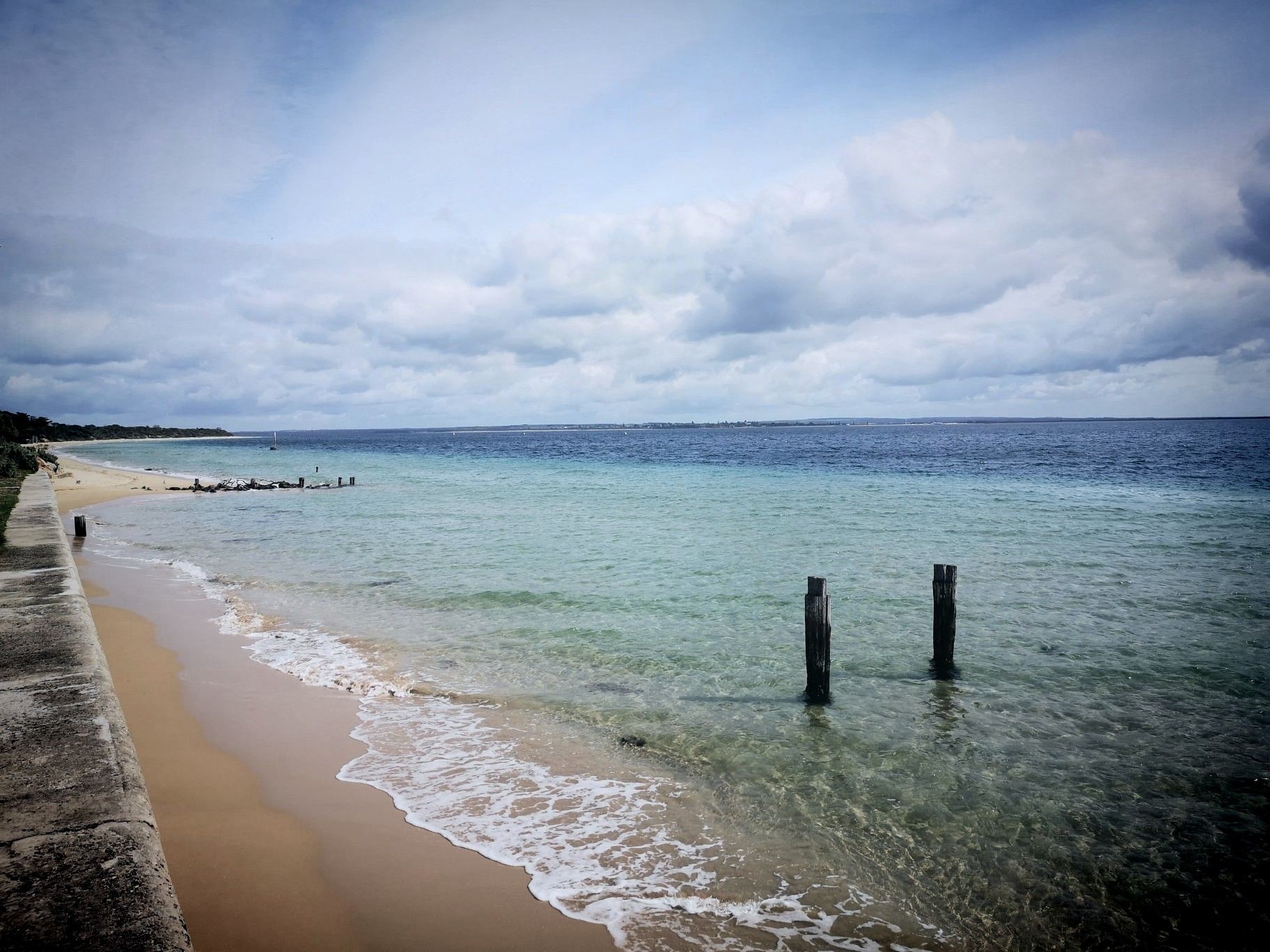 墨尔本的海，可以用惊艳来形容，一边是太平洋的波涛汹涌，一边是海湾的宁静清澈。