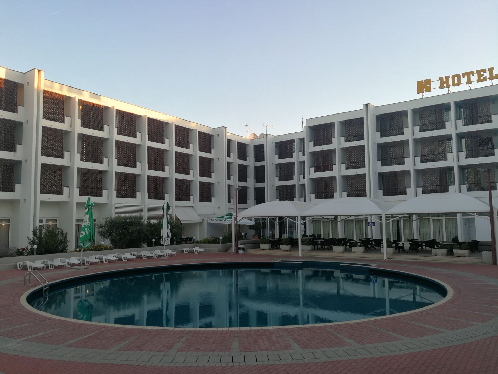 扎达尔 Hotel  Kolovare  酒店，酒店外就是风情无限的亚得里亚海。