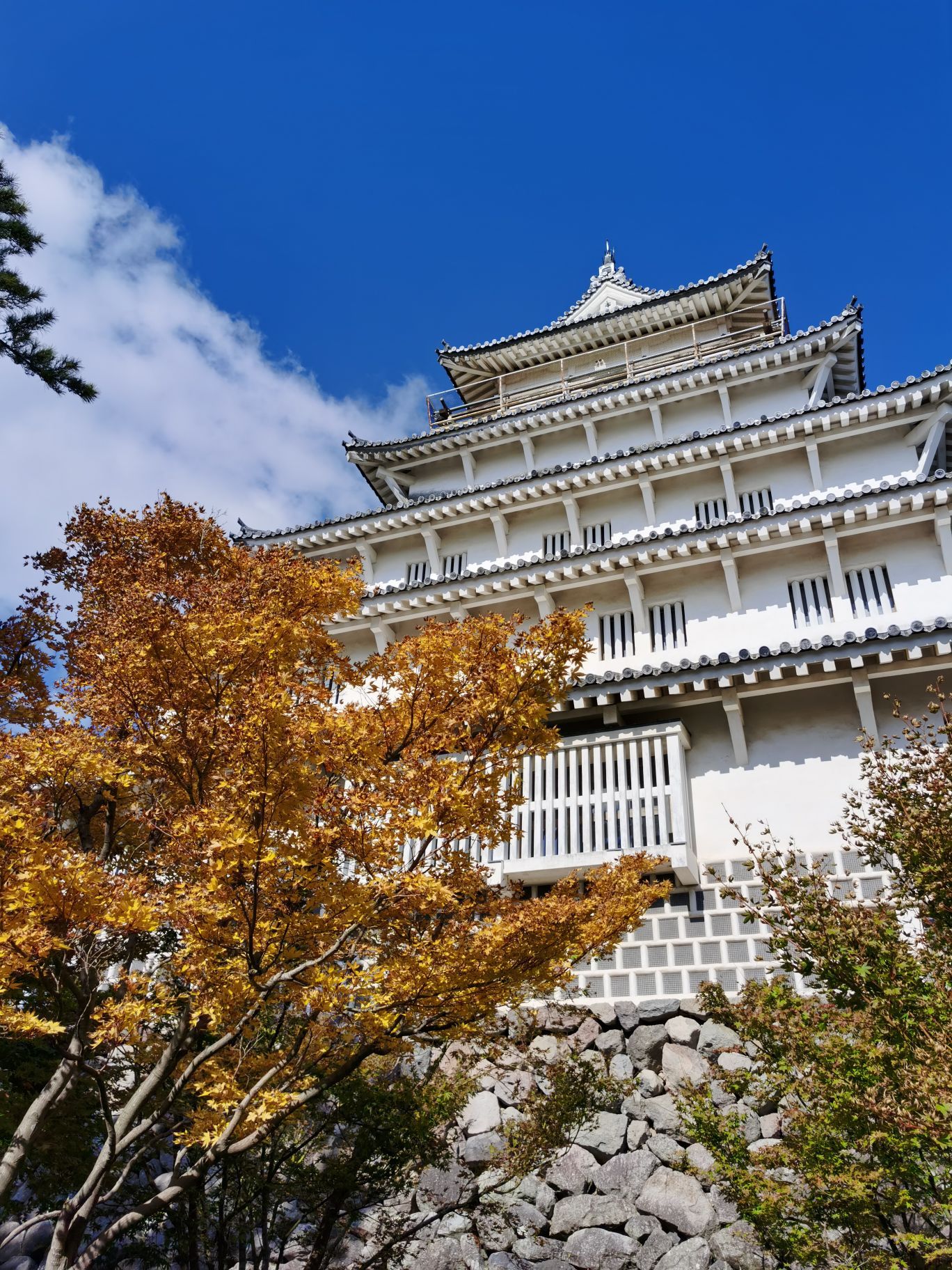 【岛原城】岛原城是位于长崎县岛原市的一座日式城堡，它位于云仙岳之麓，邻近有明海。城郭的形式大体上是长