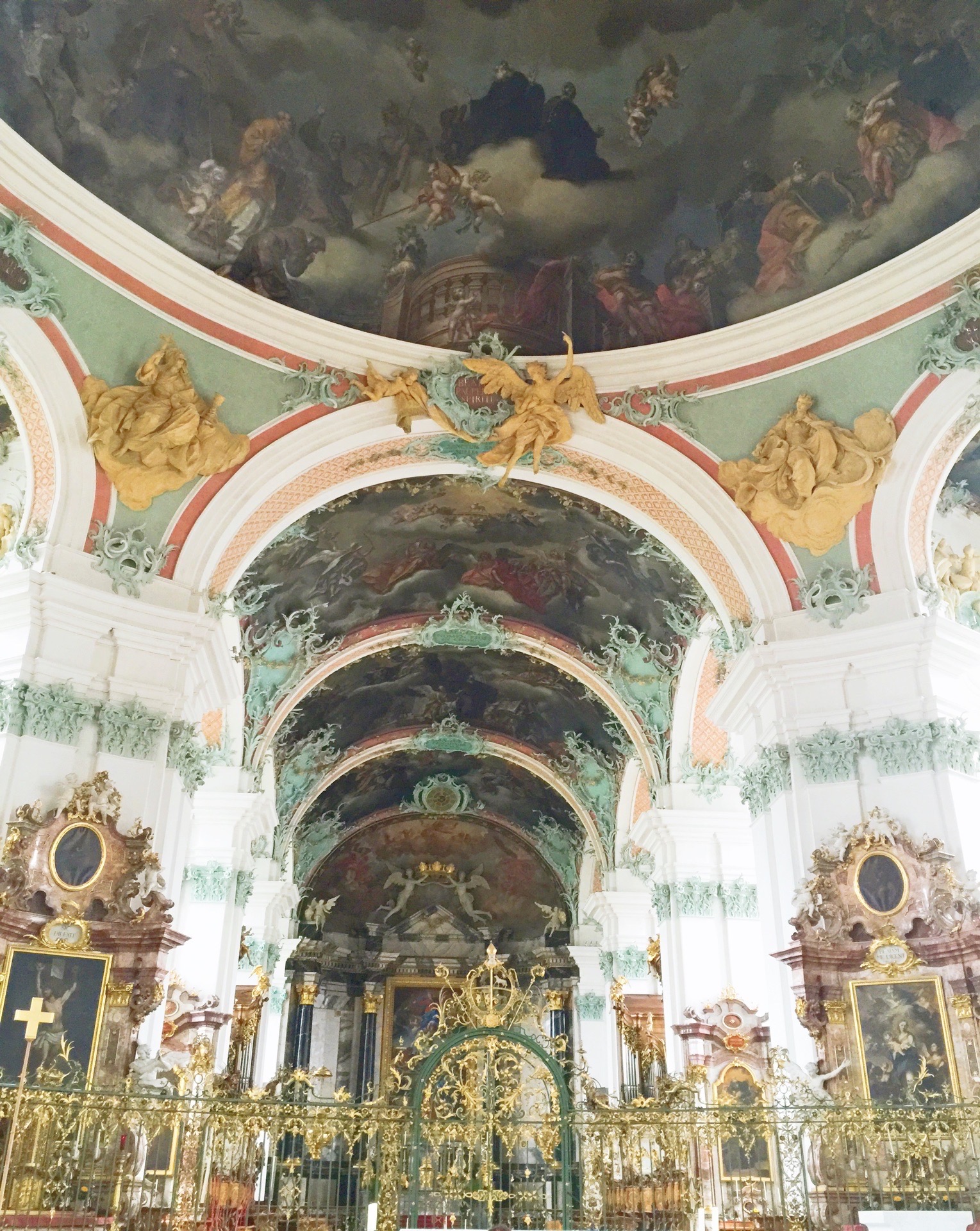 世界最美修道院教堂和图书馆         圣加仑（St. Gallen), 位于苏黎世东部的一座边