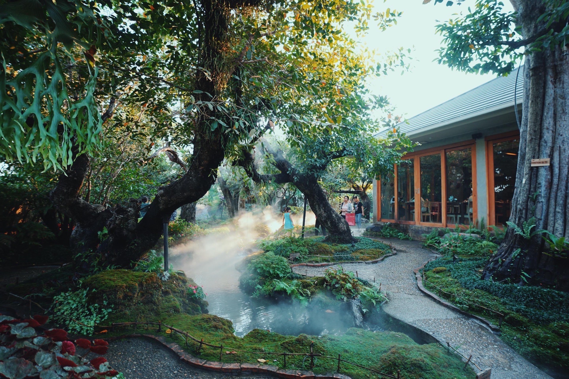 Chom Cafe and Restaurant