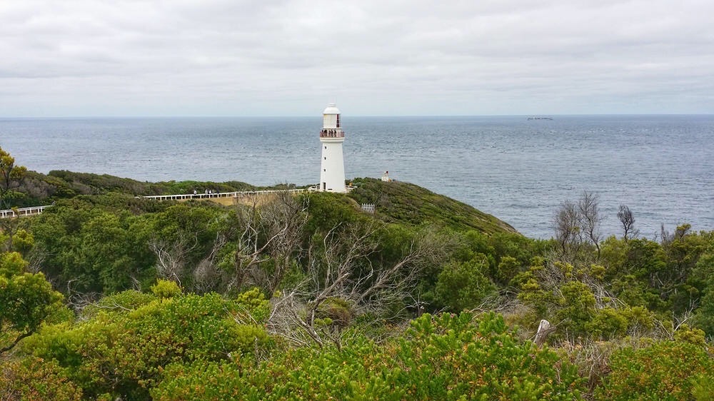 澳大利亚大洋路上，最美的咖啡馆可能就在这里了！  奥特维角灯塔是澳大利亚最古老的仍保存完好的灯塔。在