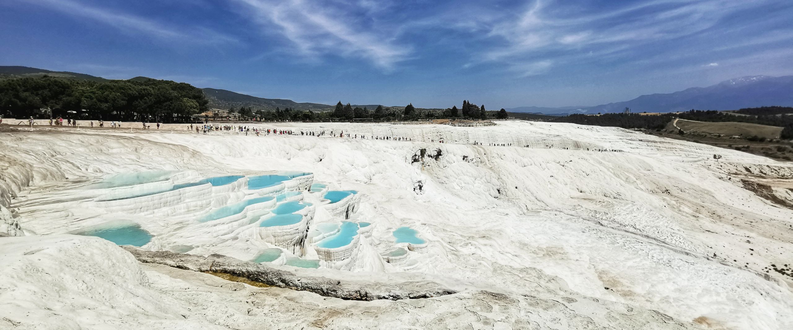 帕姆克卡莱镇（PamukKale）:古罗马时代遗留下来的【希拉波里斯古城】所在地，西元前190年贝加