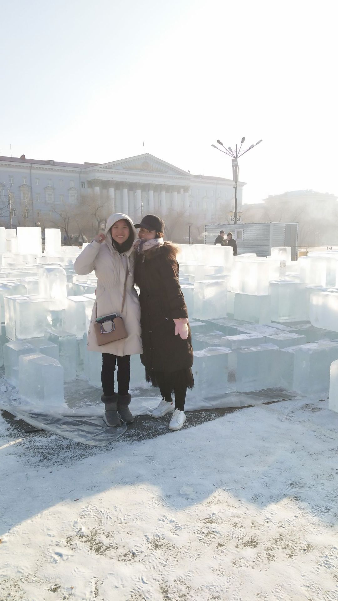 赤塔·外贝加尔边疆区  12月初，已经有浓浓的圣诞节和新年的氛围了。列宁广场开始准备冰雕展，还布置许