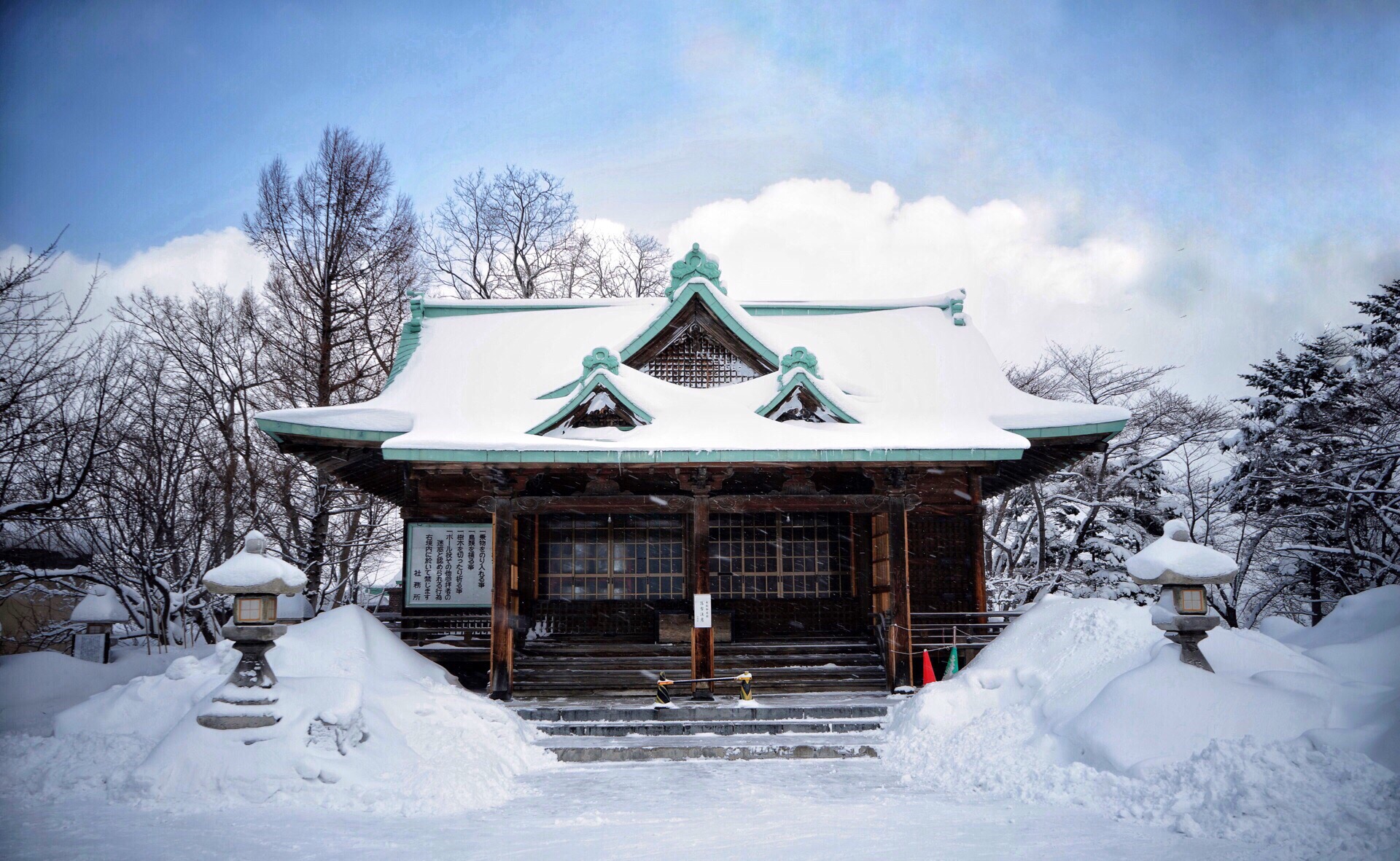 从没见过这么大的雪，从札幌到小樽看冰雪节，再飞到日本最北的稚内，在稚内车站边一个不起眼的关东煮的小店