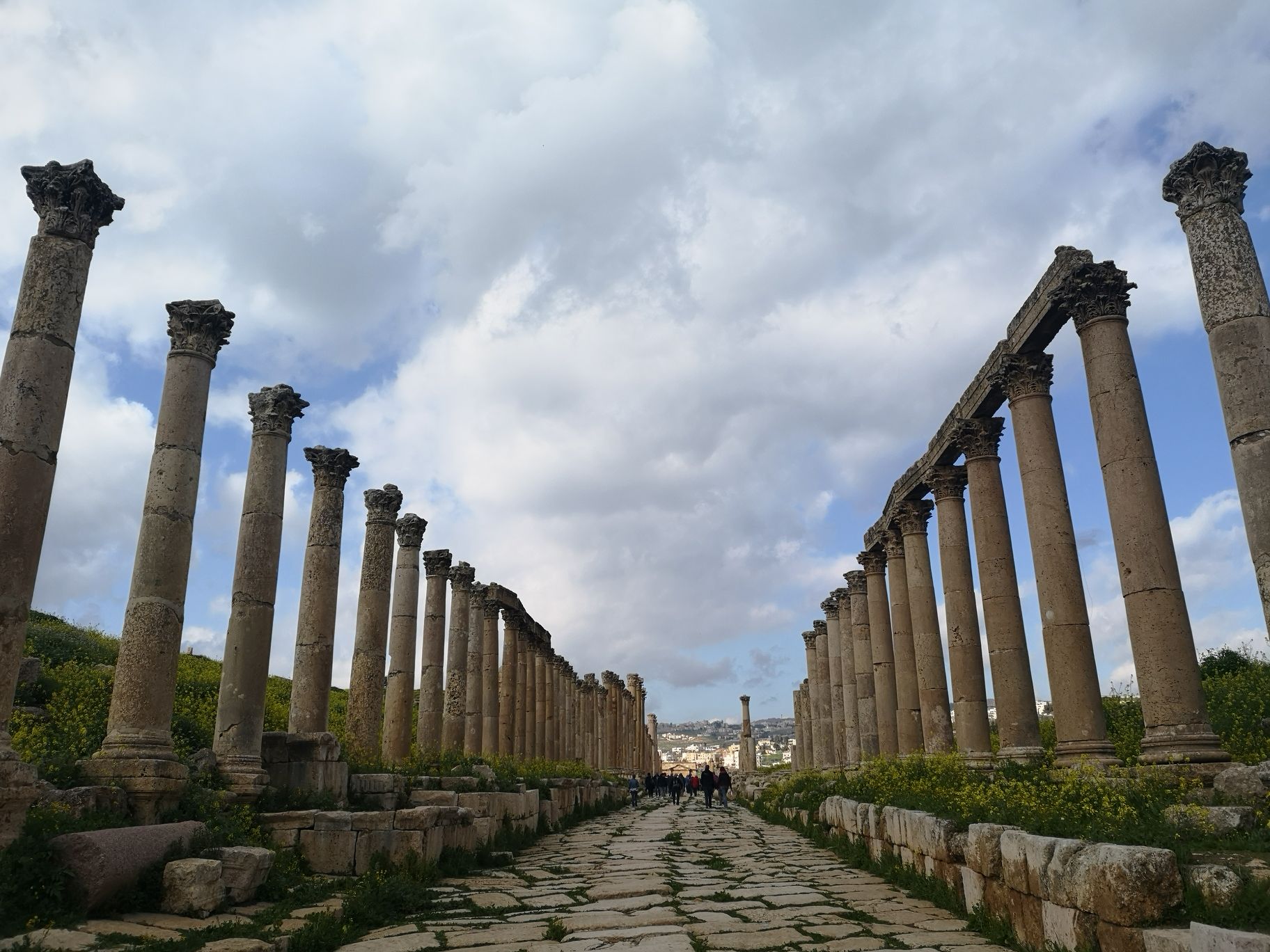 感觉是真的回到罗马帝国了 被认为是除意大利和希腊之外、世界上保存最完好、最宏伟的古罗马城市，享有“中