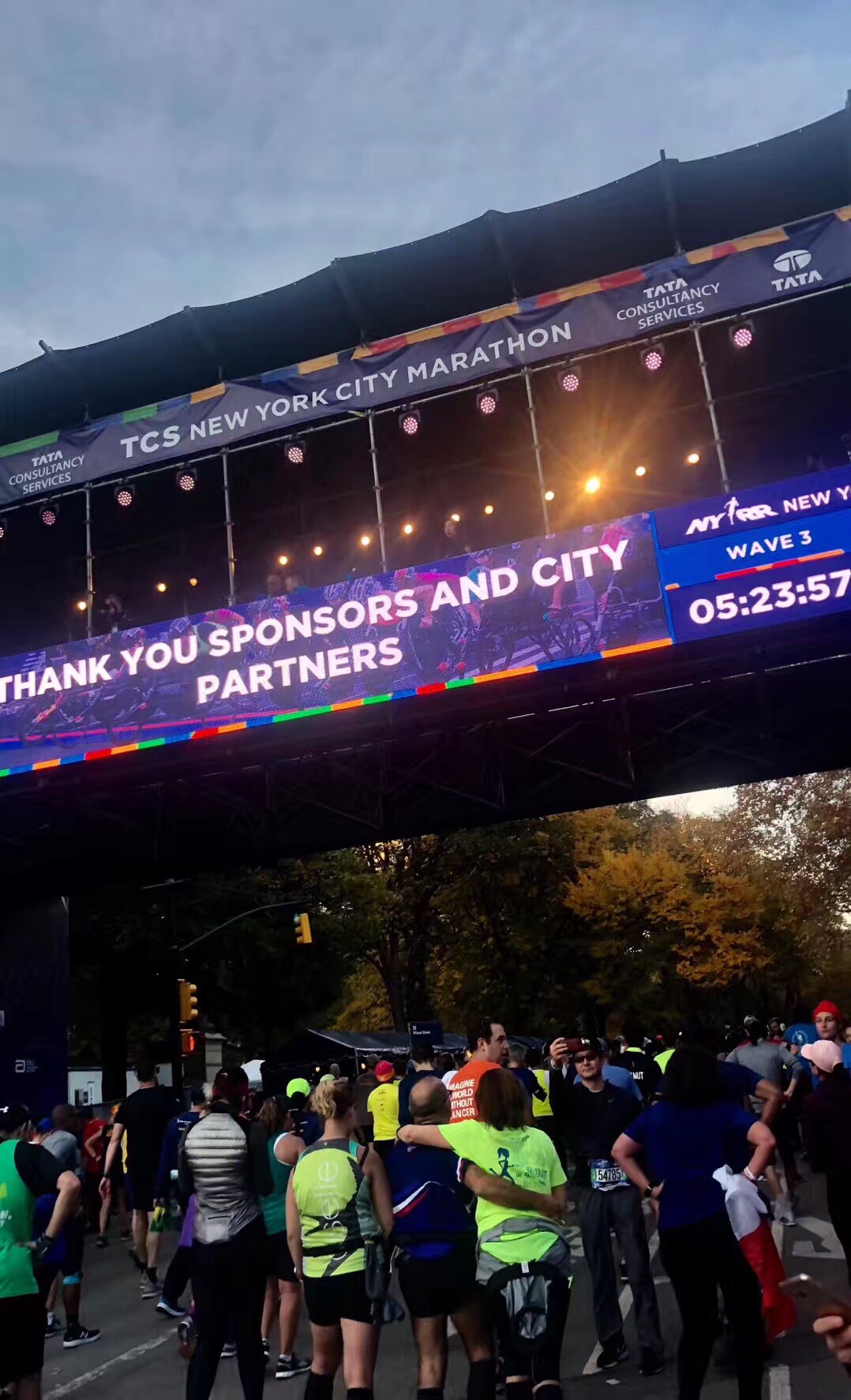 2018年11月4日，一年一度的全程狂欢——纽约马拉松再度开跑，整个纽约城为了一个共同的目的汇聚在从
