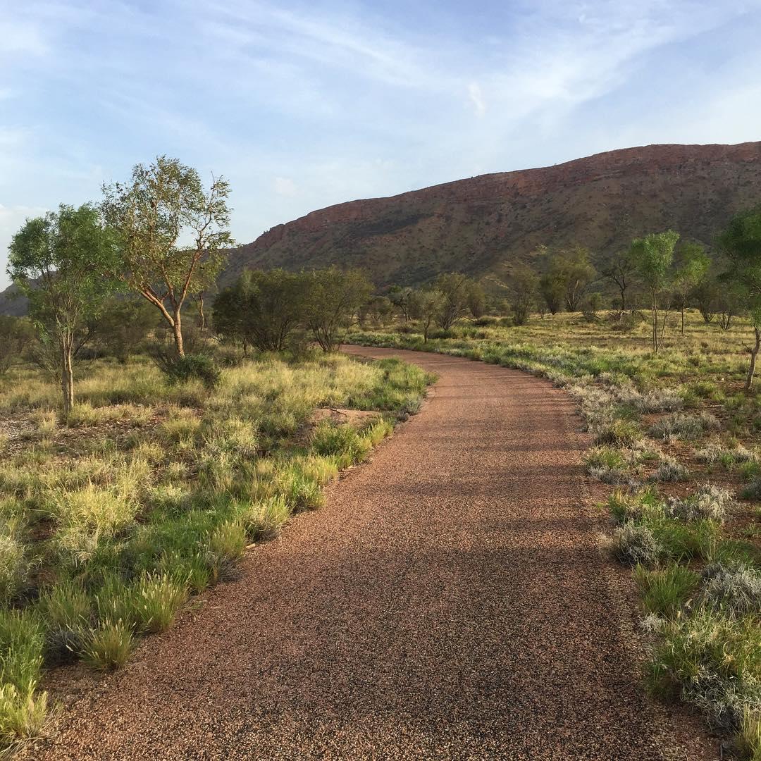 、Larapinta Trail：挑战自己的徒步自由行，感受大自然的天然风光！      Larap