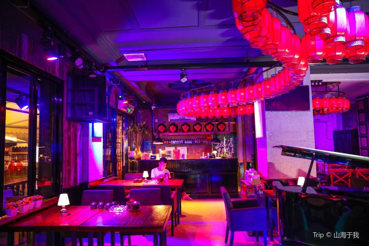 West Street (Vibrant cultural exchange, bustling nightlife)