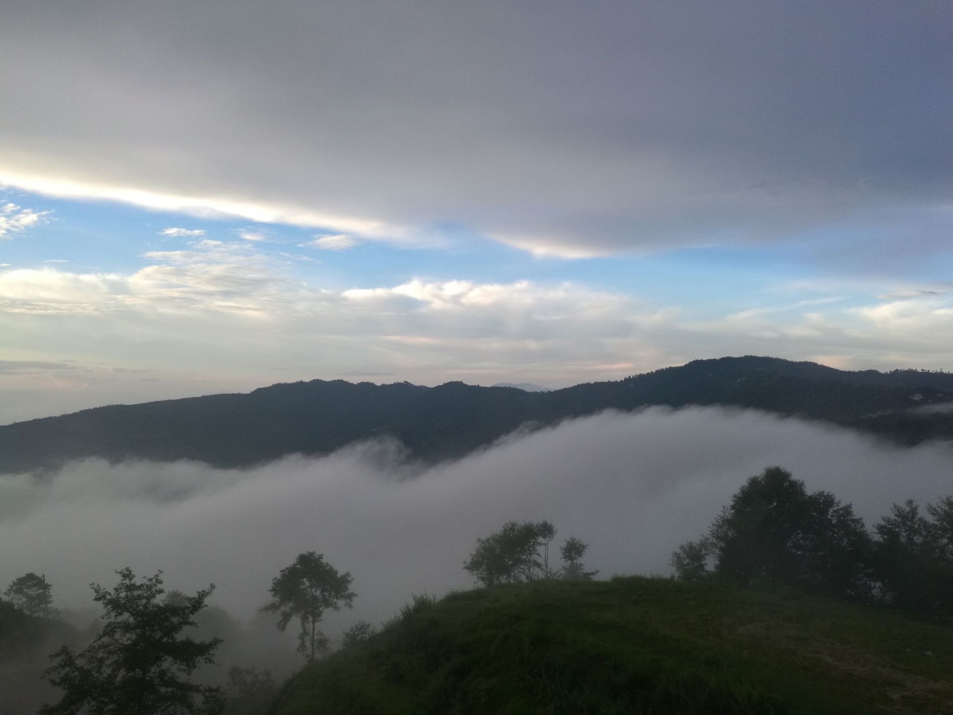 纳加阔特的清晨 距离加德满都30多公里的纳加阔特，是尼泊尔靠近喜马拉雅山的一处村庄，位于一座正对着喜