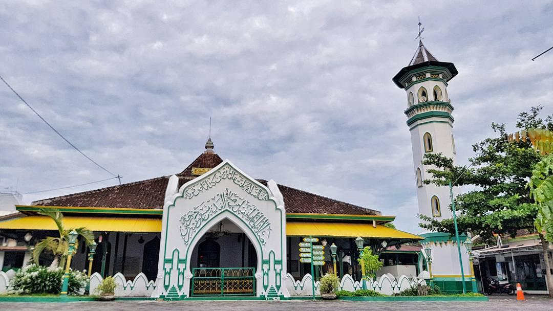 古老城市梭罗的古老皇宫值得打卡 ｛是当地标志性景点｝   梭罗是印度尼西亚非常古老的城市，这一次我们
