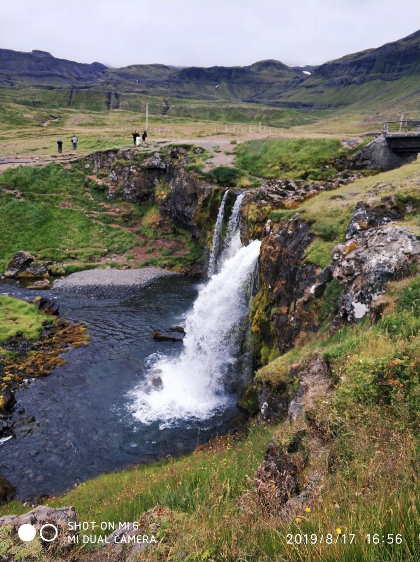 冰岛教会山又称草帽山，天气不好感觉一般，没想通这么普通的小山头为何能成为著名景点，冰岛类似的山太多了