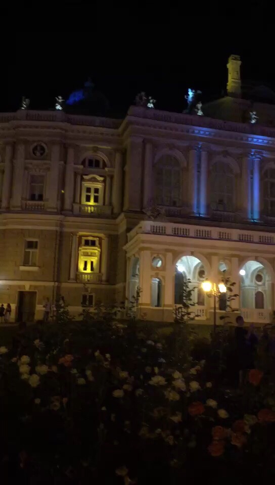 夜晚的敖德萨歌剧院