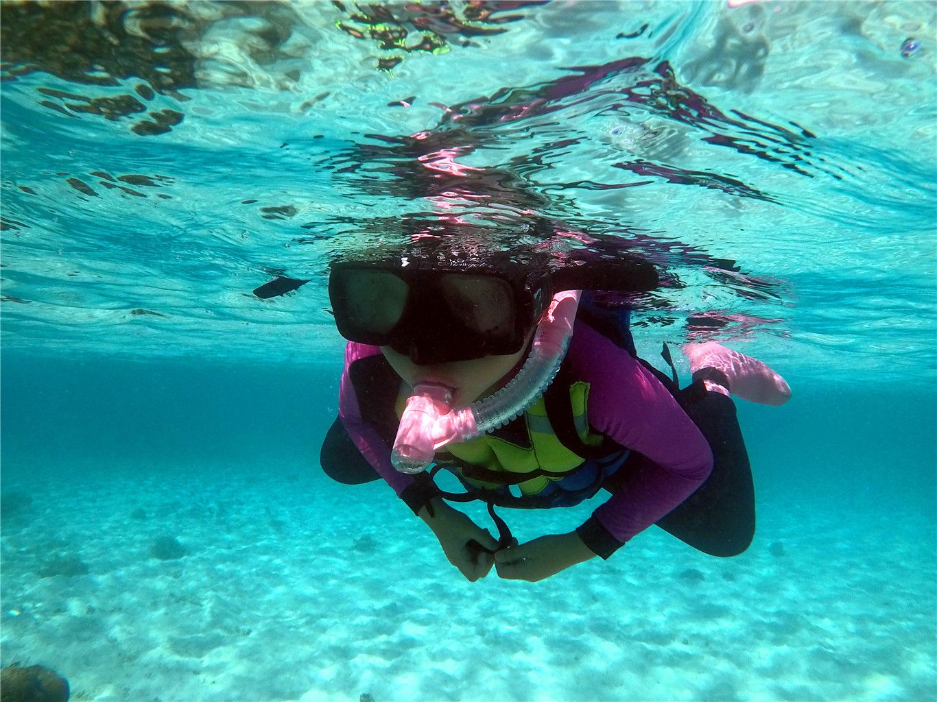 印度尼西亚达拉湾群岛中的马图拉岛浮潜美景： 达拉湾群岛的潜水资源非常丰富，潜点离岛屿都不算太远，所以