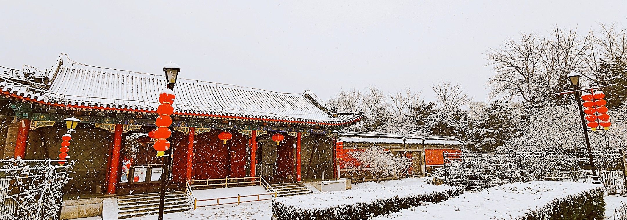 【北京·海淀·圆明园】圆明园又称圆明三园，是清代大型皇家园林，它坐落在北京西北郊，与颐和园毗邻，由圆