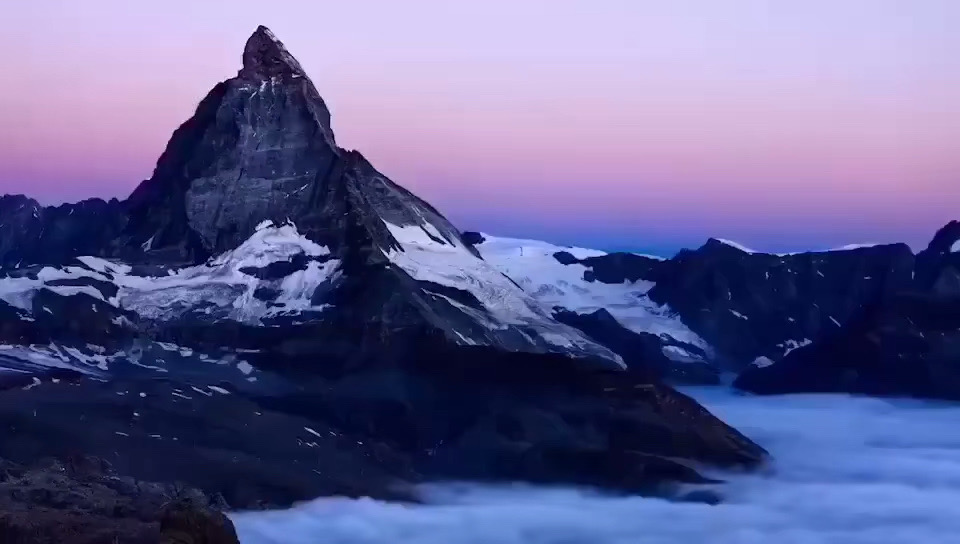 【瑞士🇨🇭马特洪峰（Matterhorn）】  阴影总会褪去，阳光始终会来！  拍摄于瑞士马特洪峰🇨